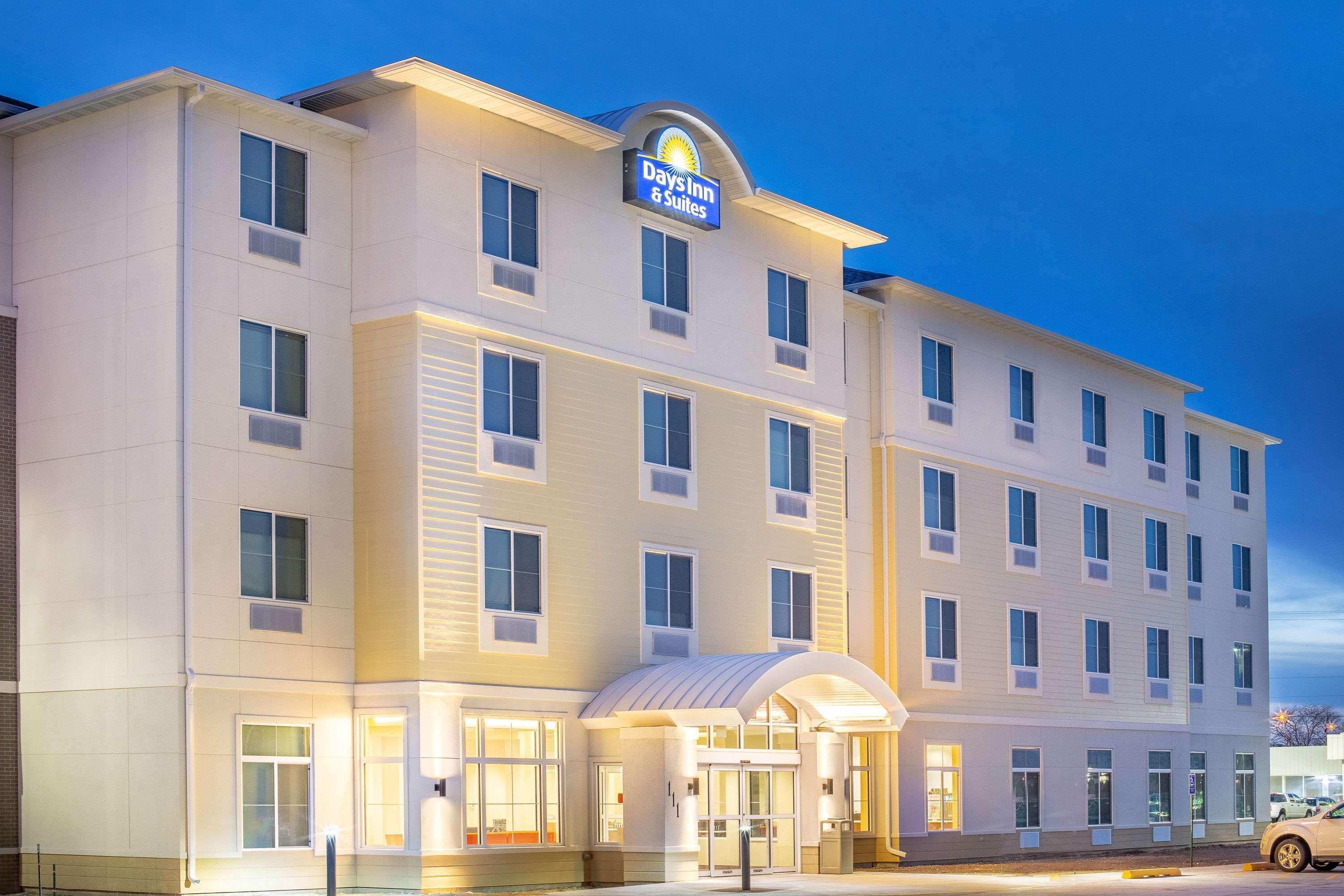 Days Inn & Suites By Wyndham Kearney Ne Extérieur photo