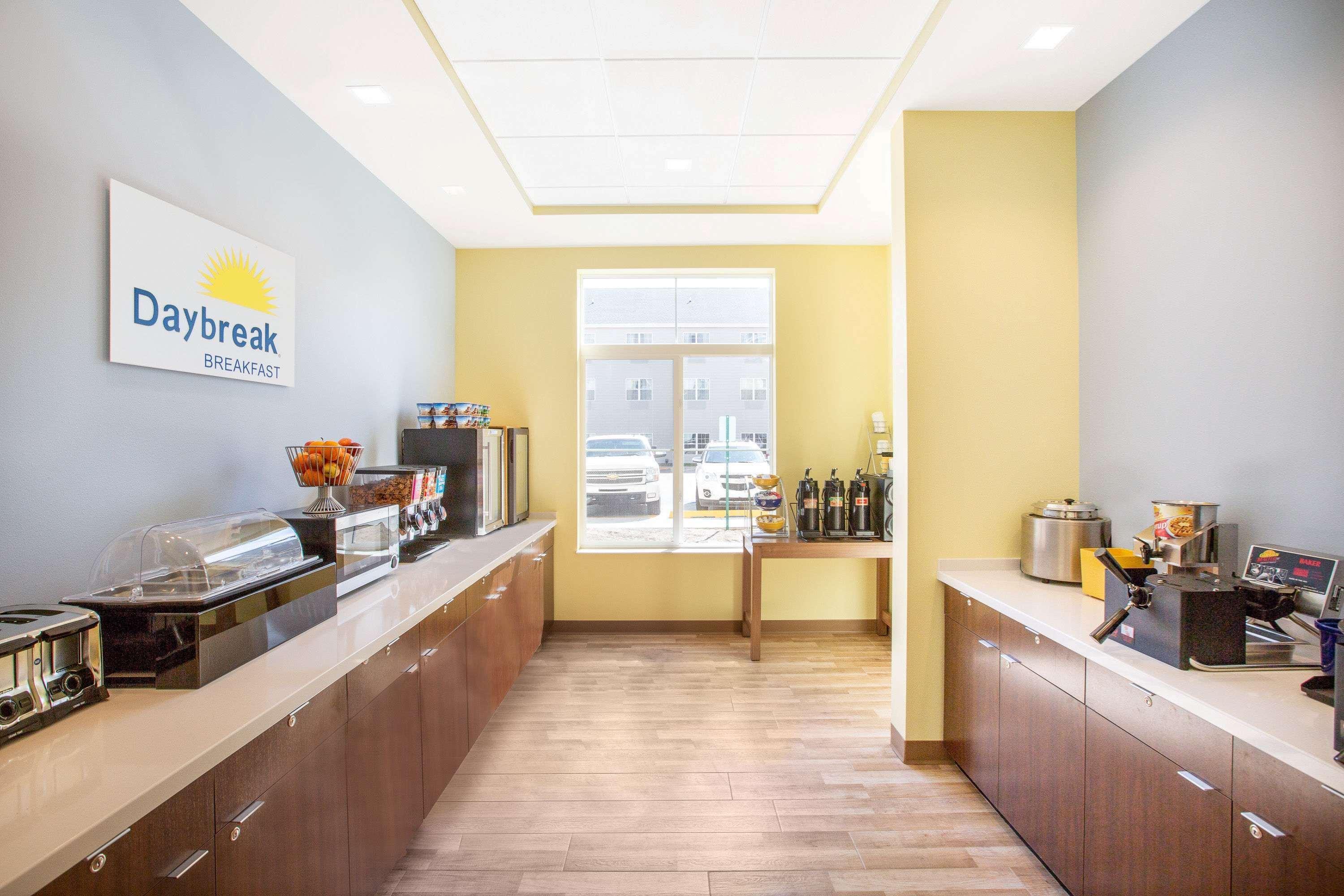 Days Inn & Suites By Wyndham Kearney Ne Extérieur photo