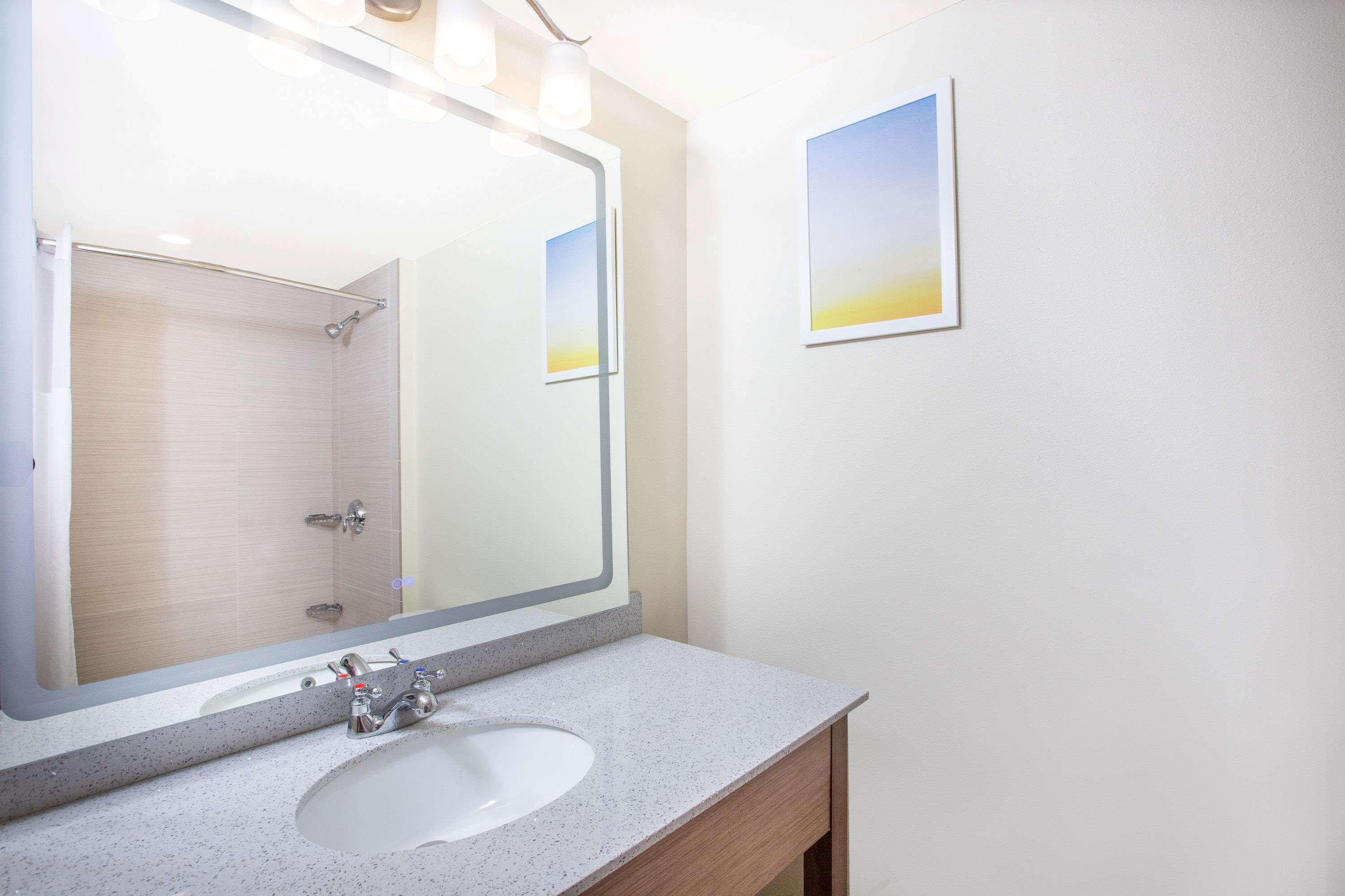 Days Inn & Suites By Wyndham Kearney Ne Extérieur photo