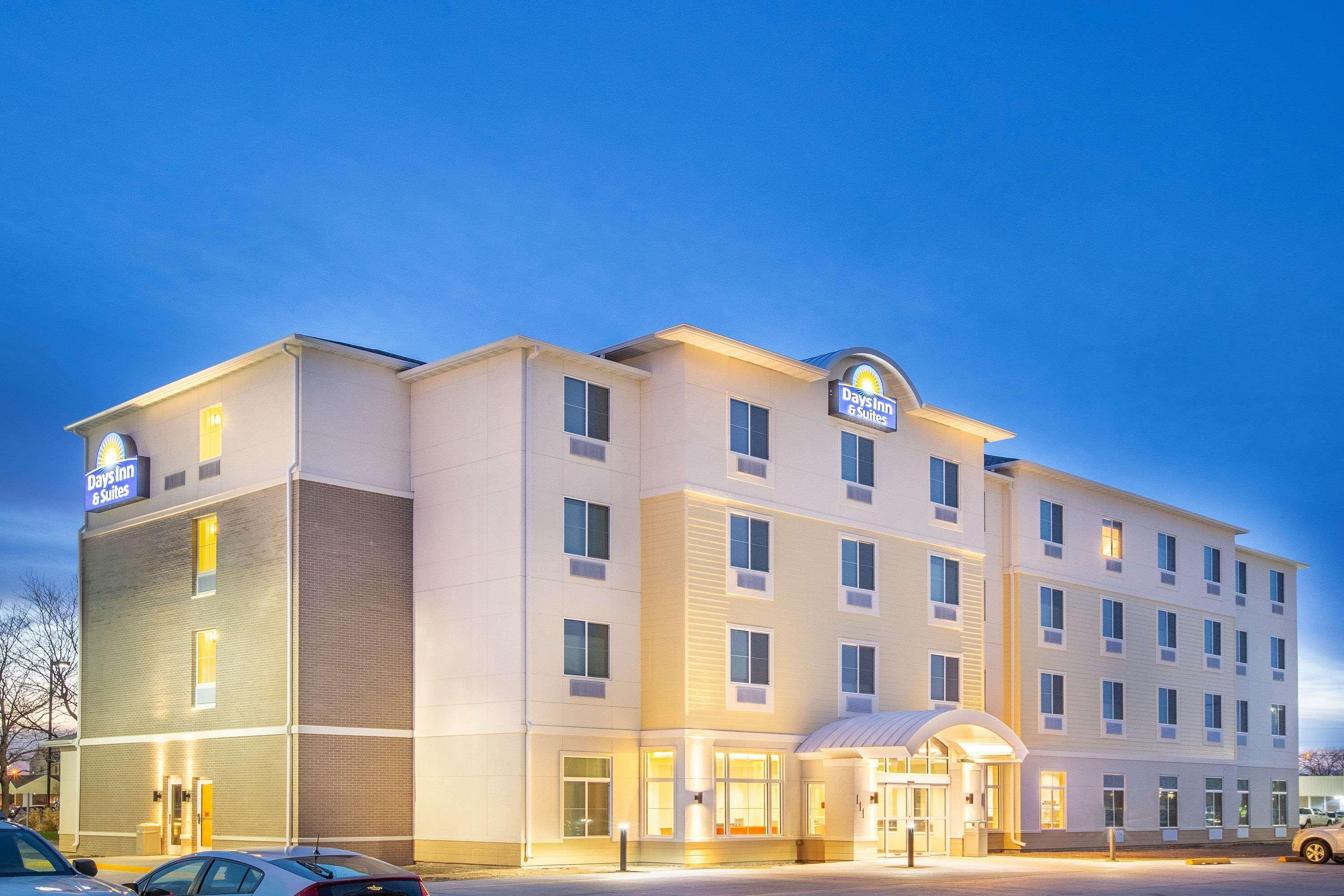 Days Inn & Suites By Wyndham Kearney Ne Extérieur photo