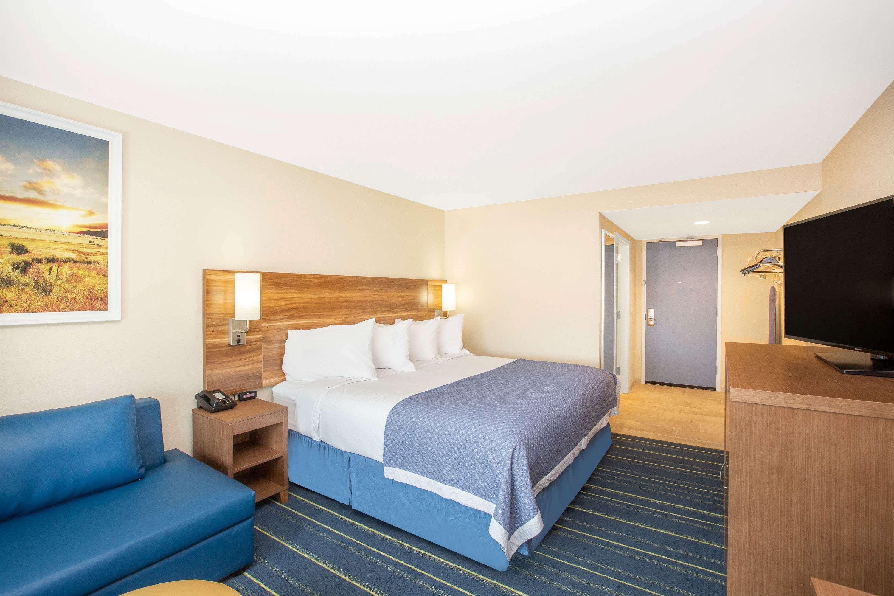 Days Inn & Suites By Wyndham Kearney Ne Extérieur photo
